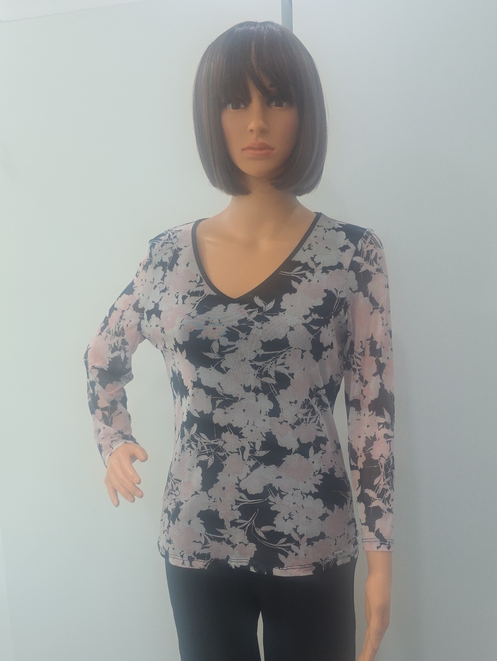 Calvin Klein Black and Pink Floral V-Neck Long Sleeve Top. Petite Small